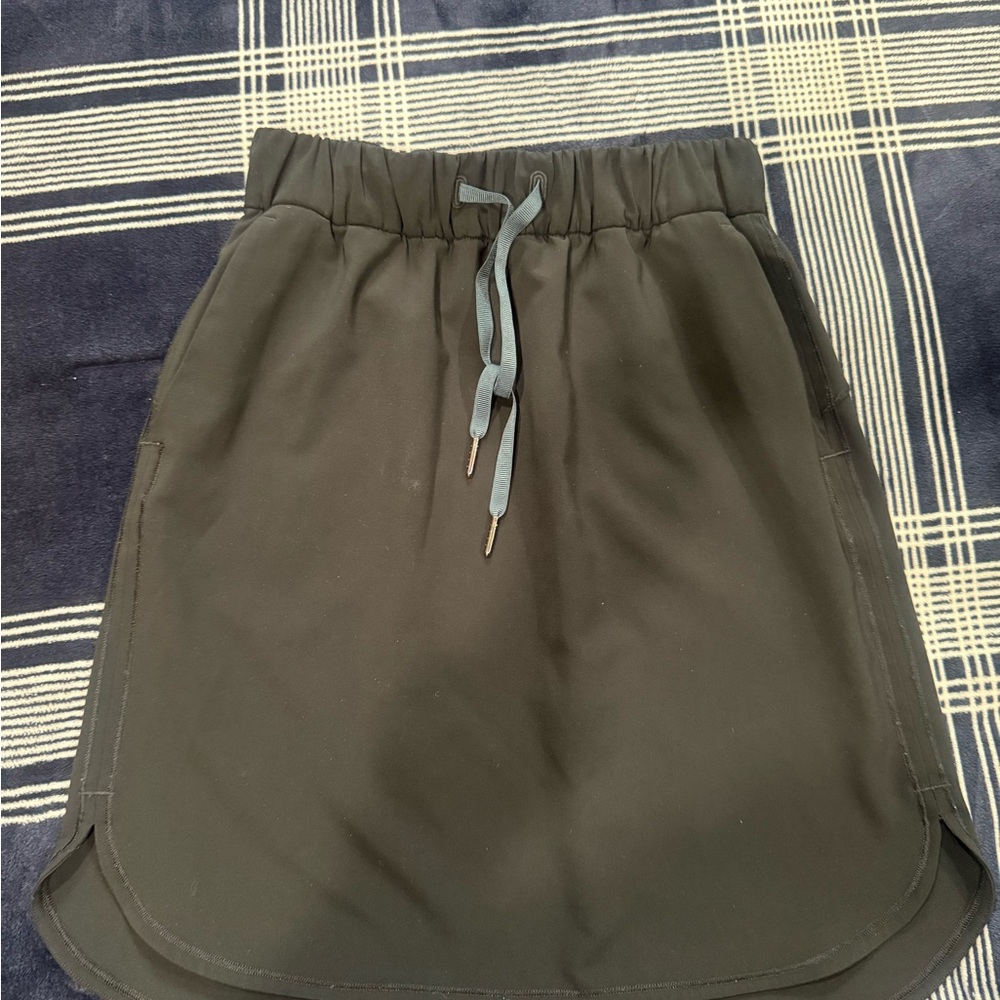 Lululemon Athletica Black On The Fly skirt